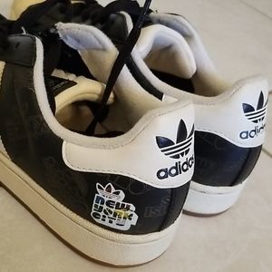 Adidas NYC Adicolor sneakers